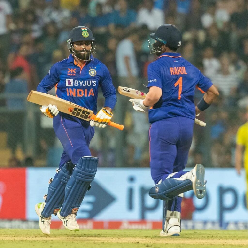 Ravindra Jadeja and KL Rahul run between the wickets during the India vs Australia 1st ODI match.